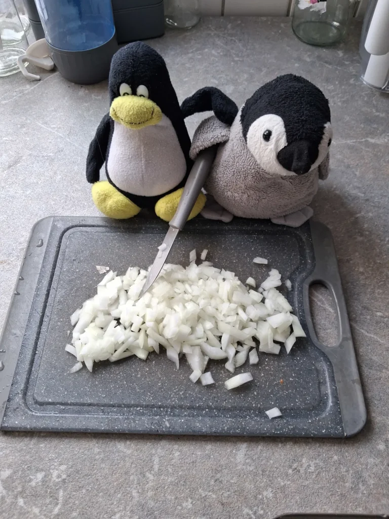 Mütux und Neville schneiden Zwiebeln